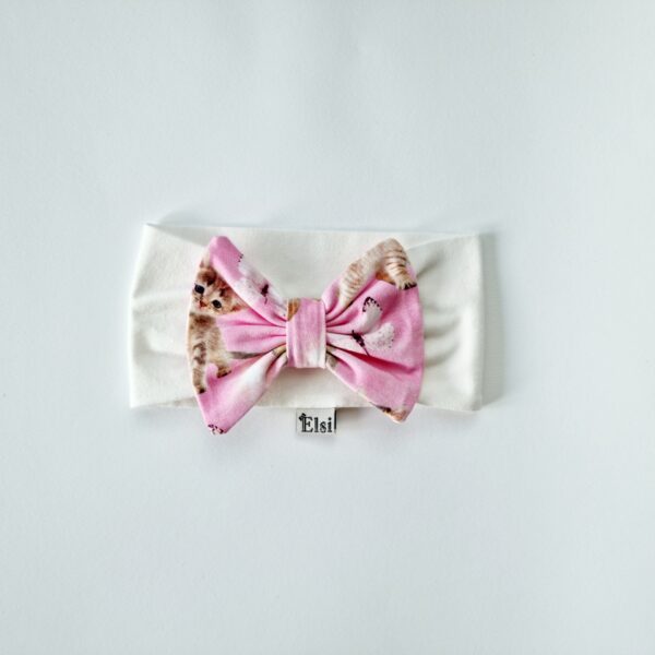 Valge peapael kiisudega