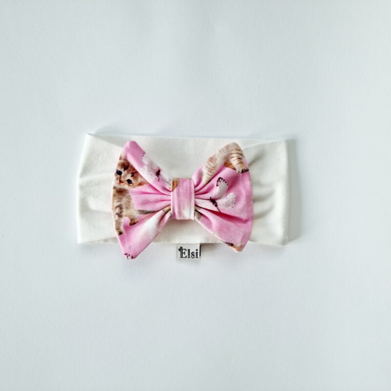 Valge peapael kiisudega