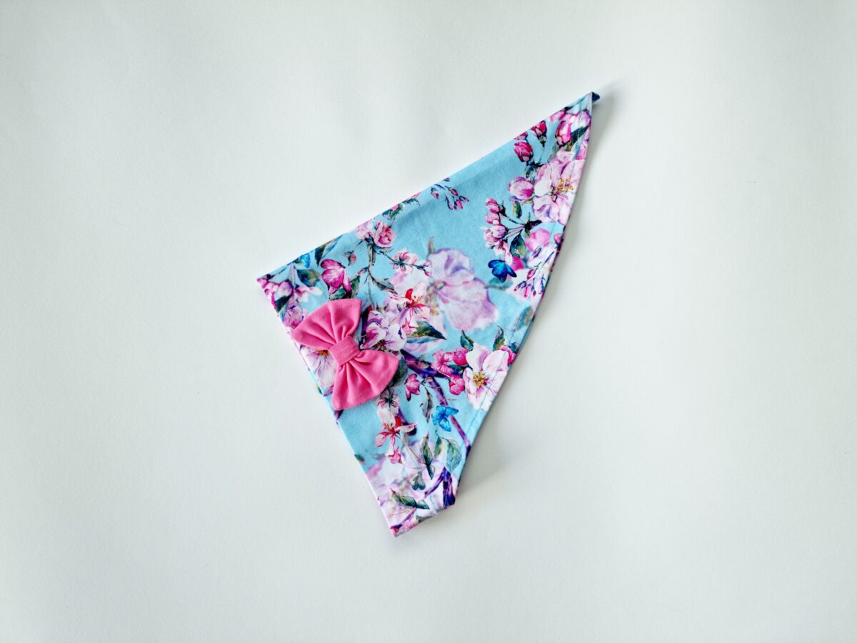 Pearätt sinisel roosad õied lipsuga