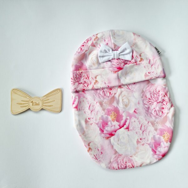 Roosad pojengid lipsuga