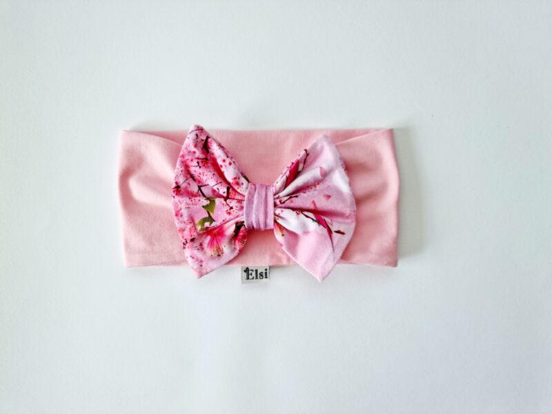 Roosa peapael lilledest lipsuga