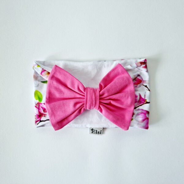 20220810_113203 Magnooliatega peapael roosa lipsuga