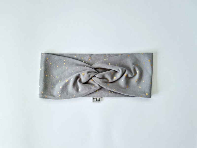 Hall kuldsete täppidega