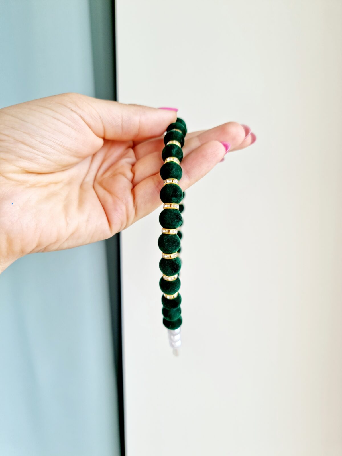 Pärlitega peavõru smaragdroheline