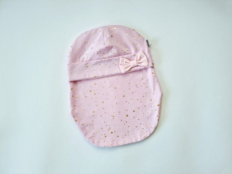 Roosa kuldsete täppidega (lipsuga)