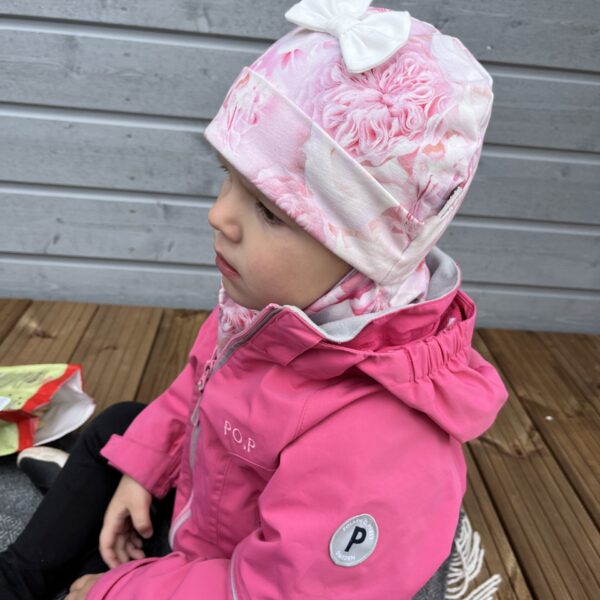 Roosad pojengid lipsuga