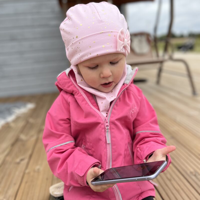 Roosa kuldsete täppidega (lipsuga)