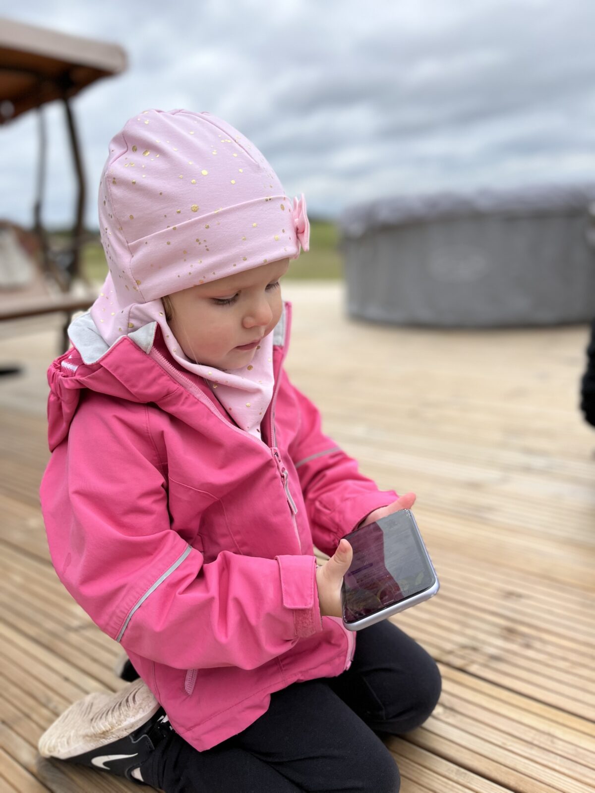 image00175 Roosa kuldsete täppidega (lipsuga)