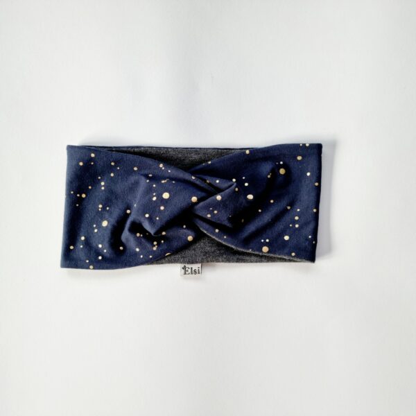 20220919_133902 Tumesinisel kuldsed täpid