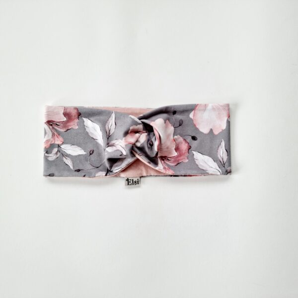 Hallil roosad lilled