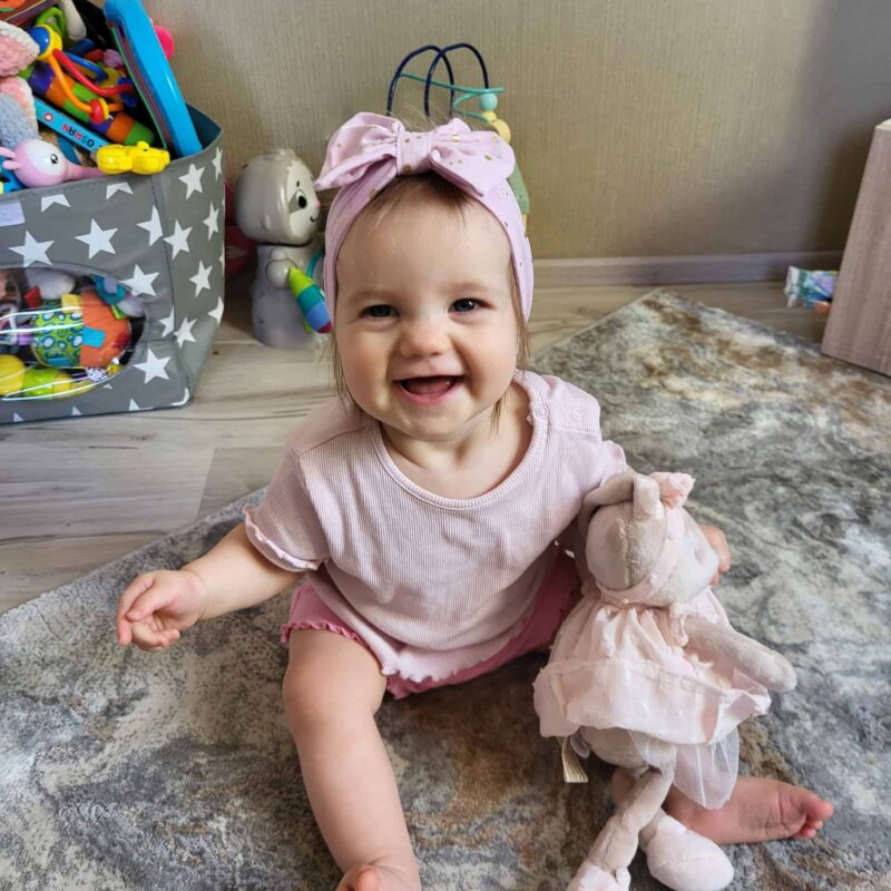 20240311_095810 Roosal kuldsed täpid lipsuga