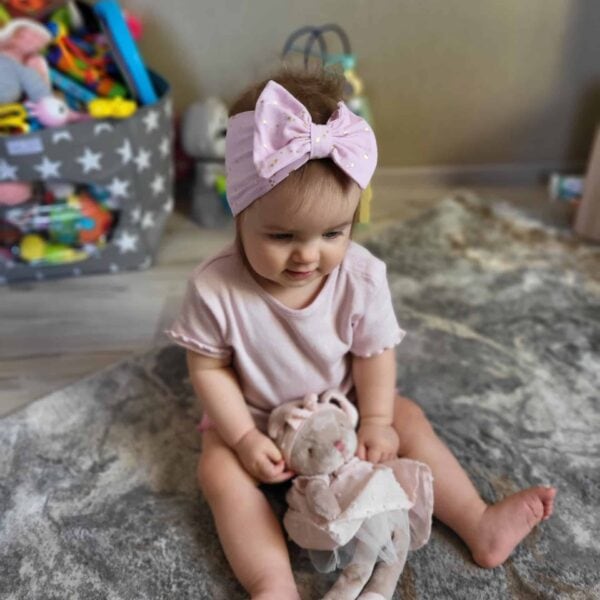 20240311_095838 Roosal kuldsed täpid lipsuga