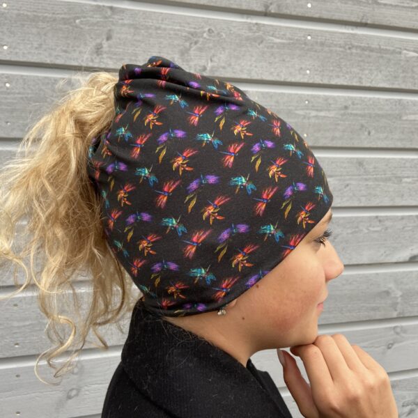 Mustal õied patsimüts