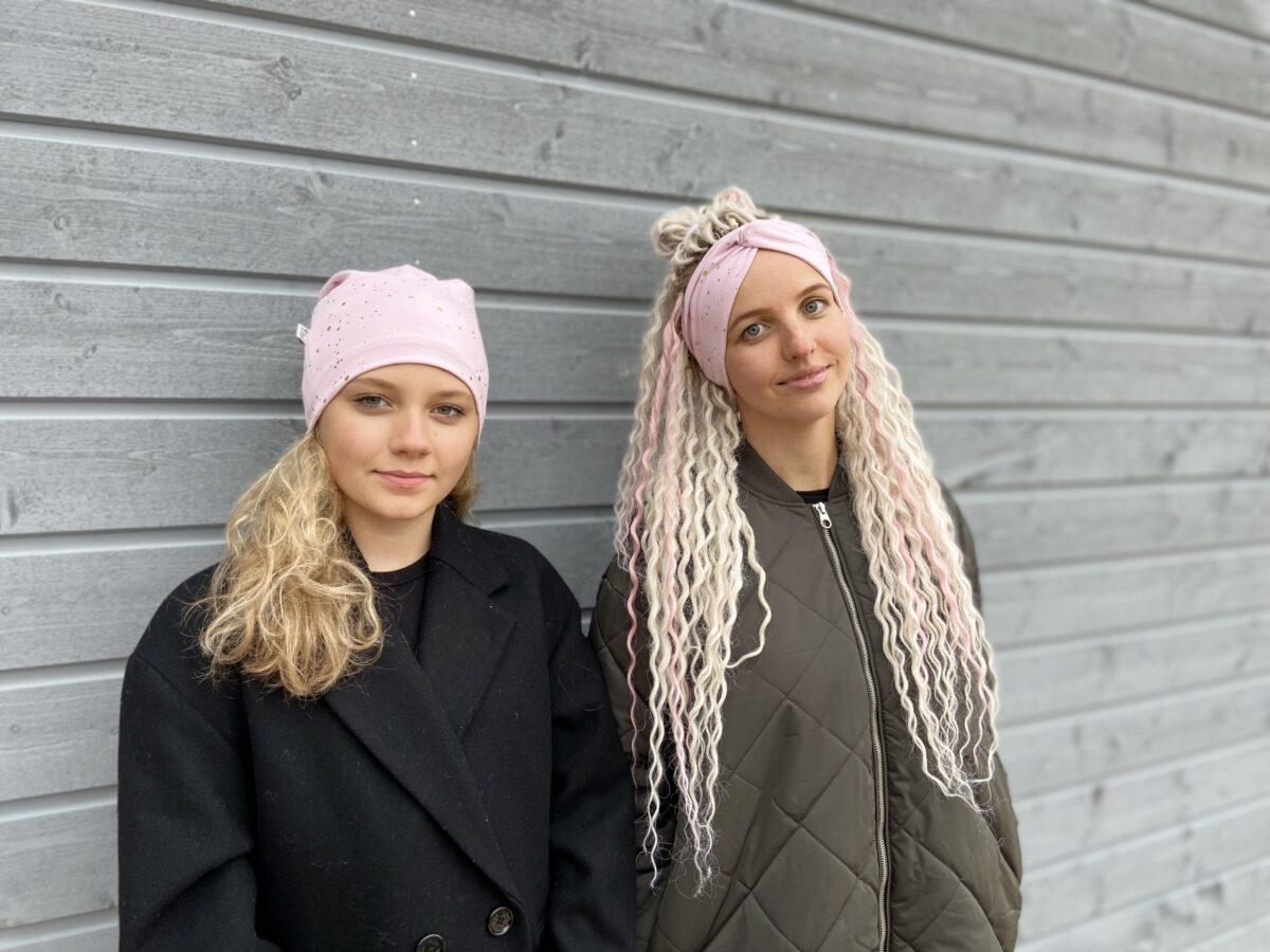 image00138 Roosal kuldsed täpid