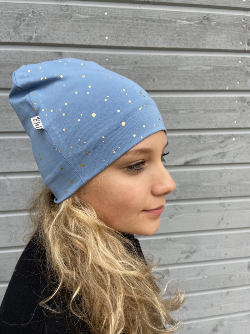 Sinisel kuldsed täpid