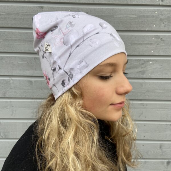 Hallil roosad lilled