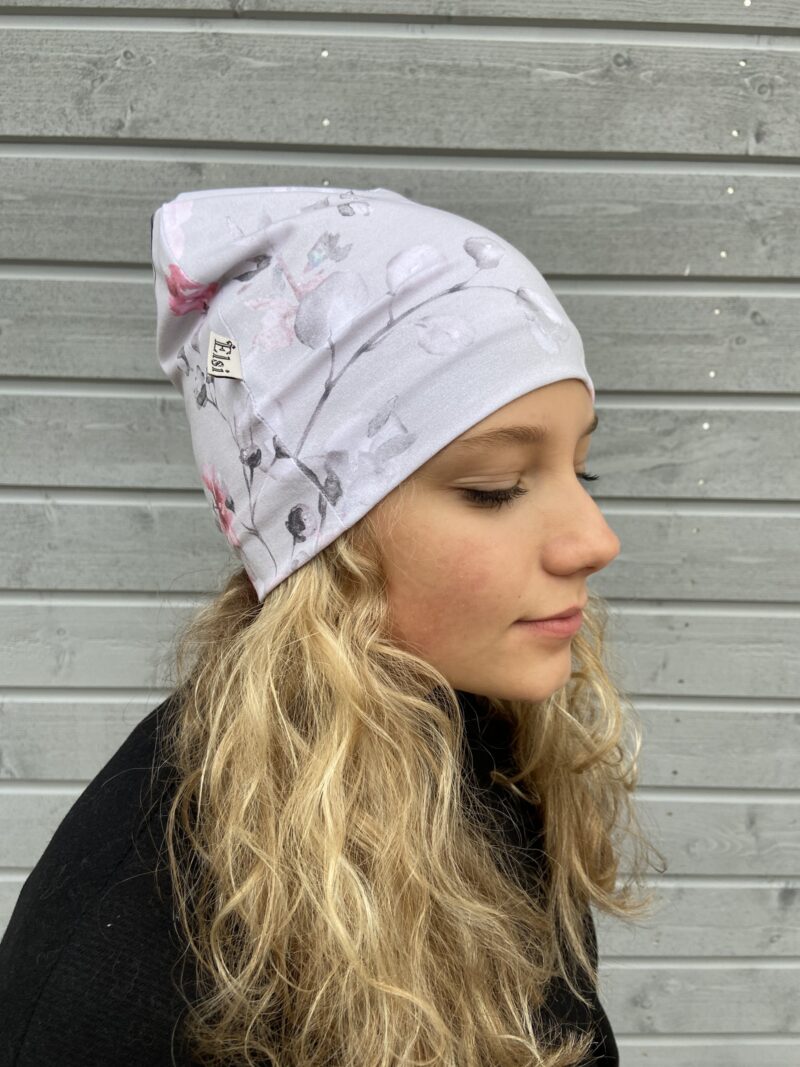 Hallil roosad lilled