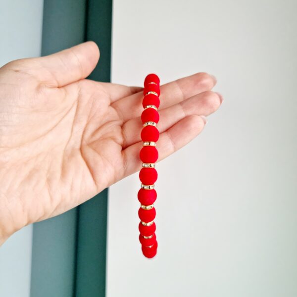 Pärlitega peavõru punane