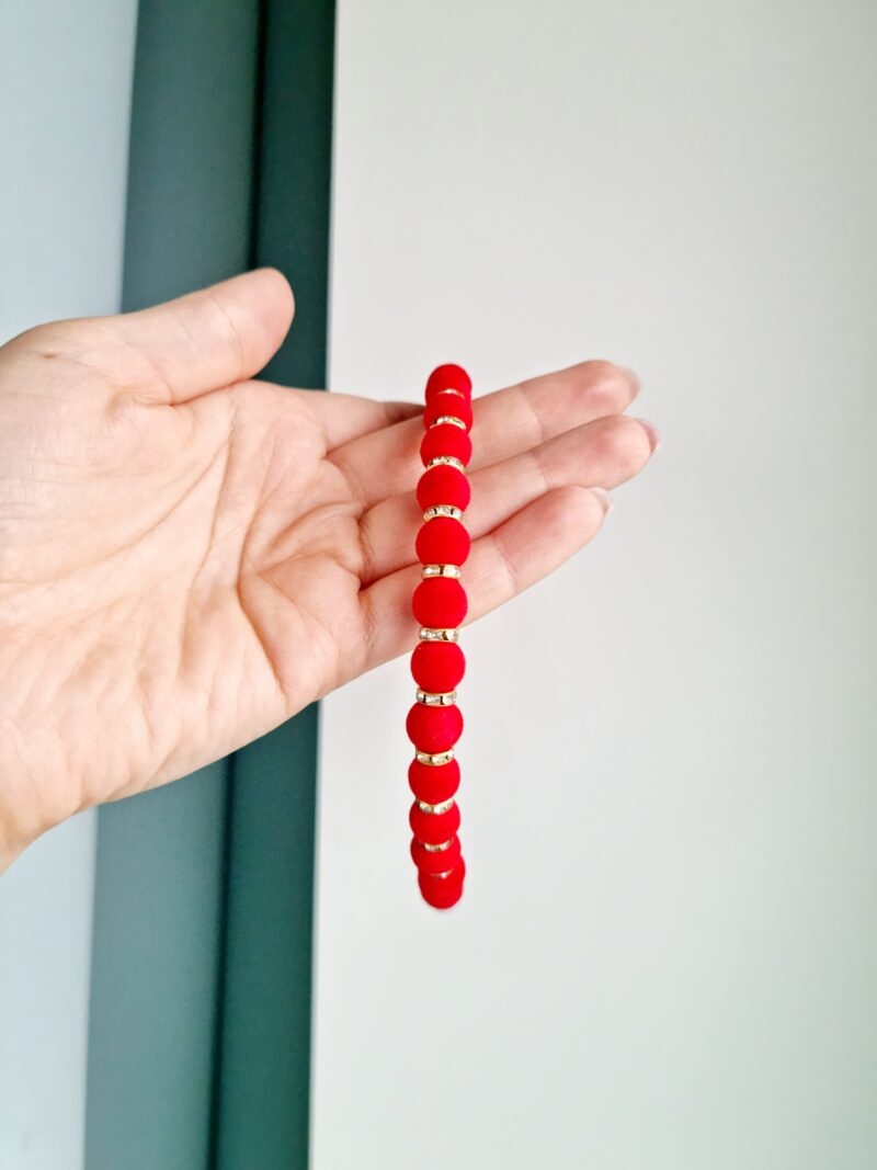 Pärlitega peavõru punane