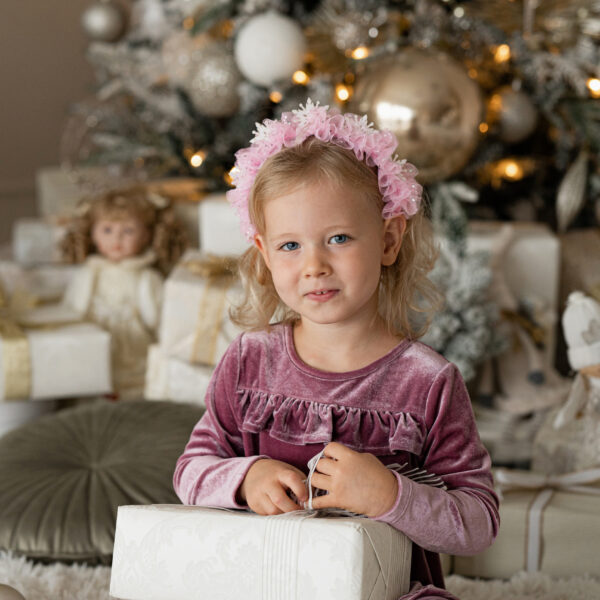 Peavõru valgete lumehelbekestega