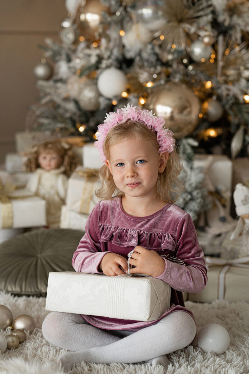 Peavõru valgete lumehelbekestega