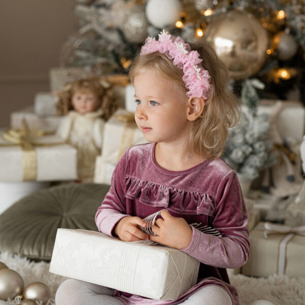 Peavõru valgete lumehelbekestega