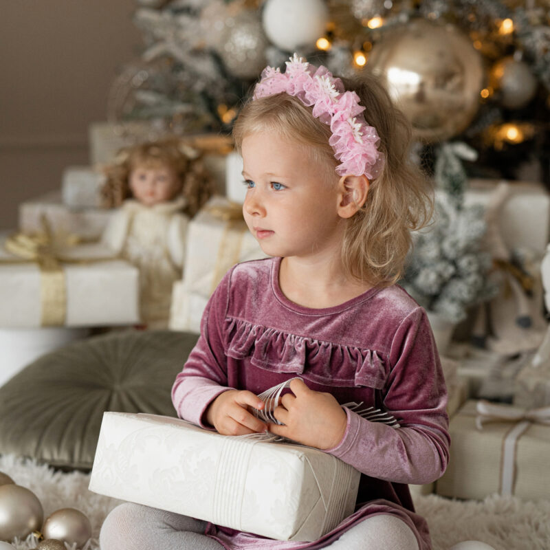 Peavõru valgete lumehelbekestega