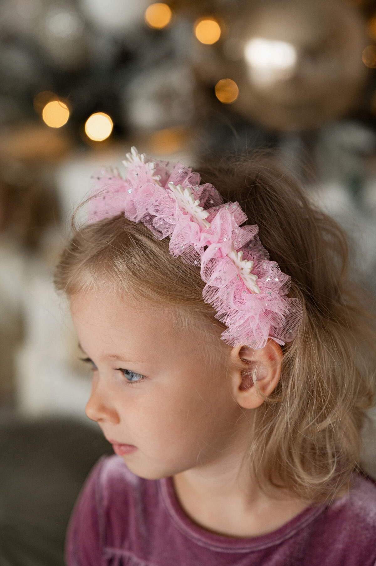 Peavõru valgete lumehelbekestega