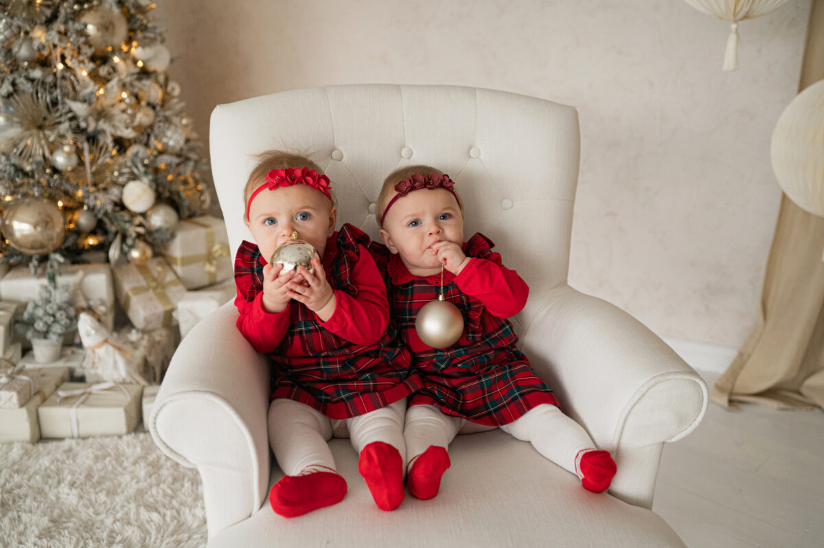 Photo260 Jõulupeapael tumepunaste lilledega2