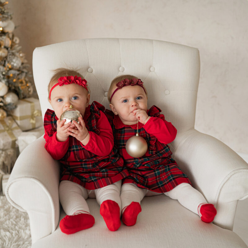 Jõulupeapael tumepunaste lilledega2