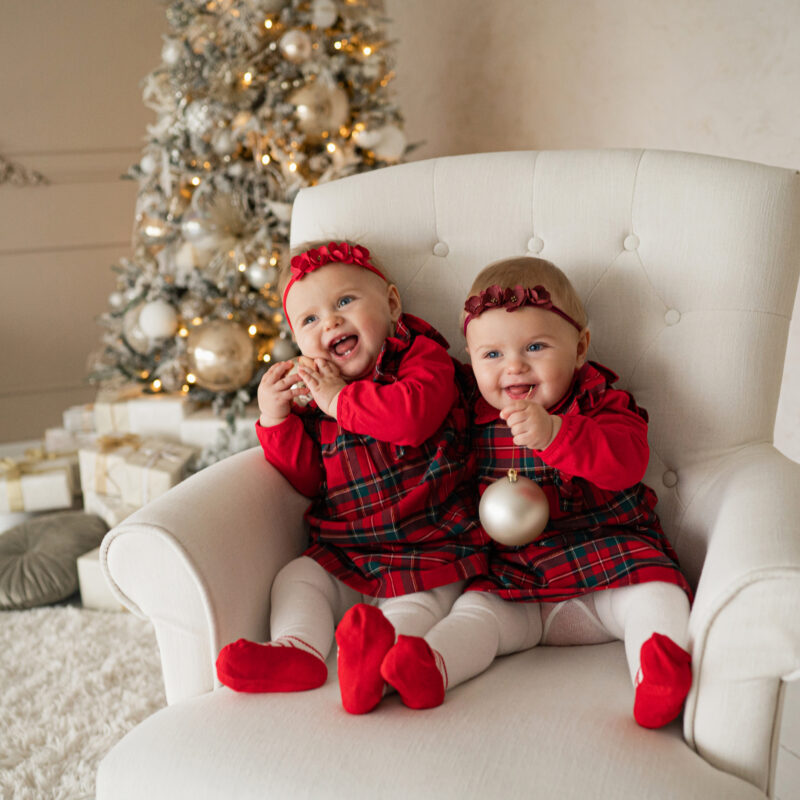 Jõulupeapael tumepunaste lilledega2