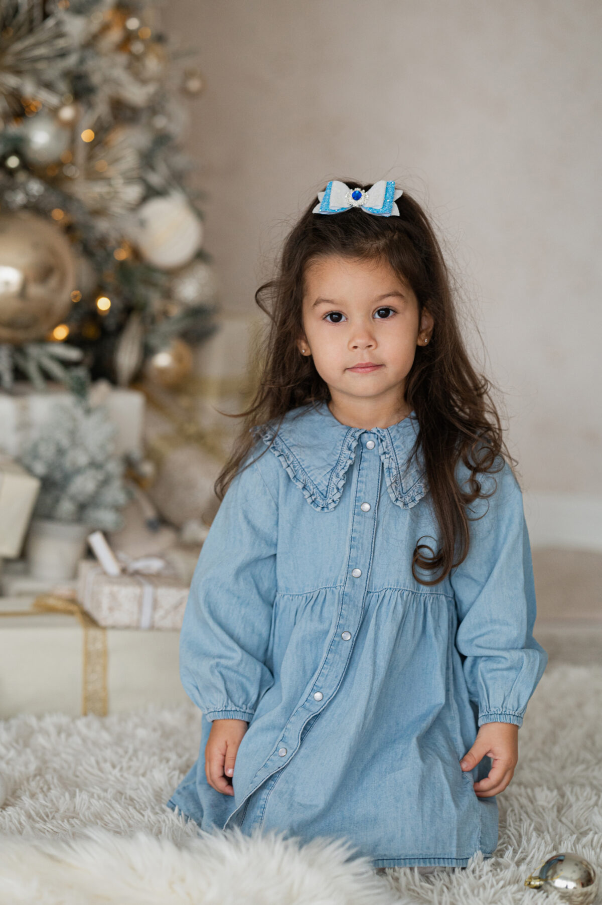 Kroko-klamber helesinise ja valgega