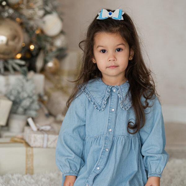 Kroko-klamber helesinise ja valgega