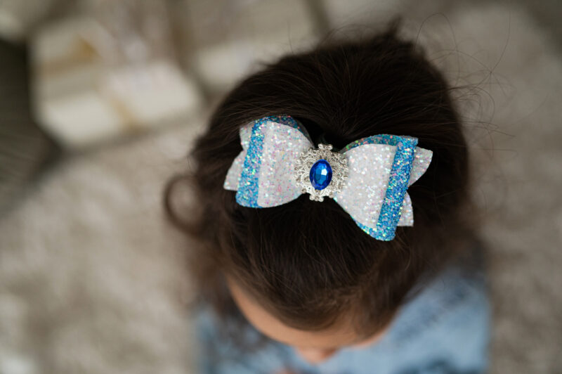 Photo281 Kroko-klamber helesinise ja valgega