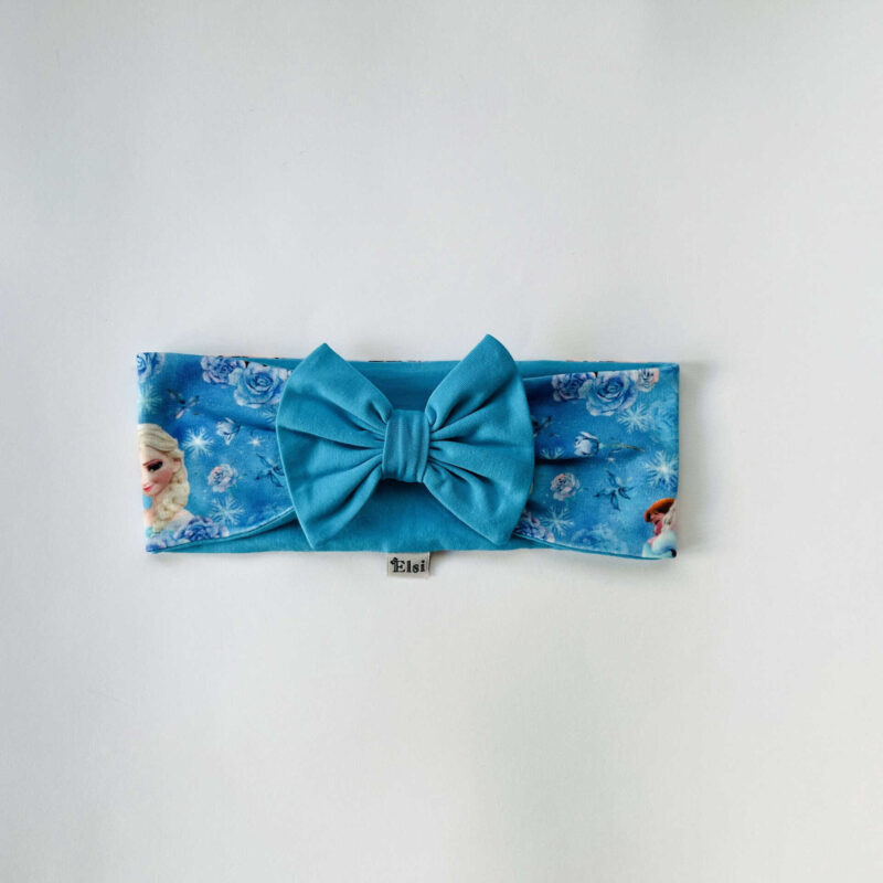 Elsa ja Annaga peapael sinise lipsuga