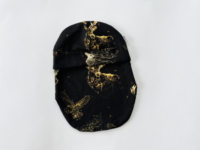 Mustal kuldsed hirved