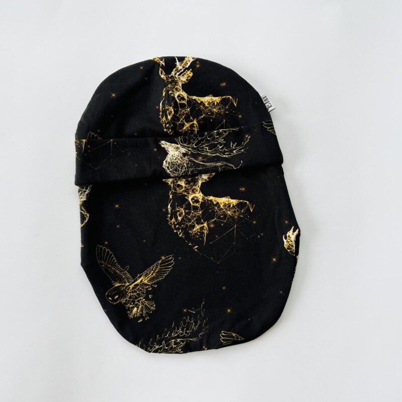 Mustal kuldsed hirved