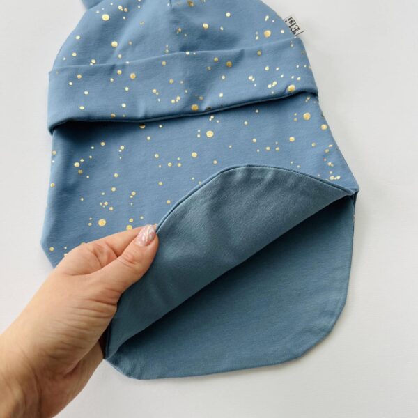 Helesinisel kuldsed täpid (kõrvadega)