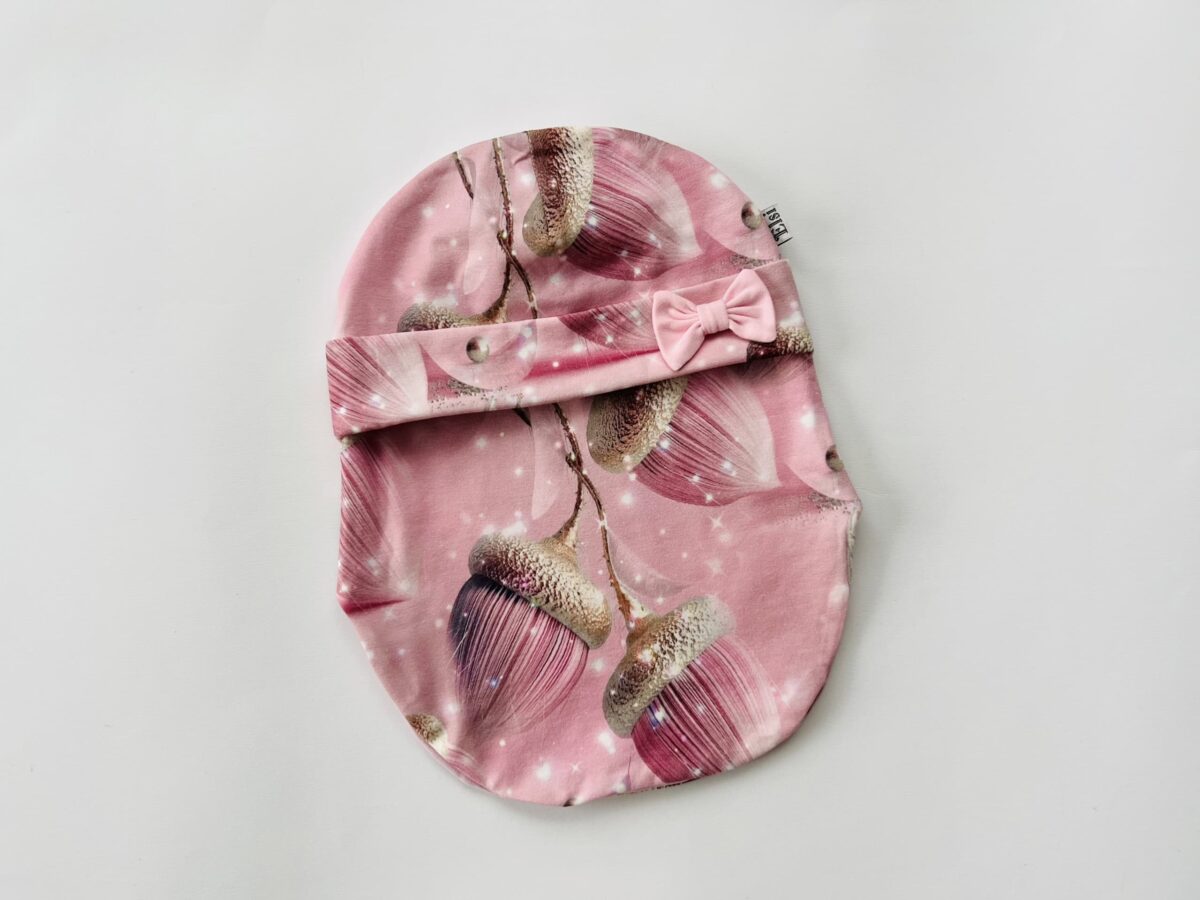 Roosad tammetõrud (lipsuga)