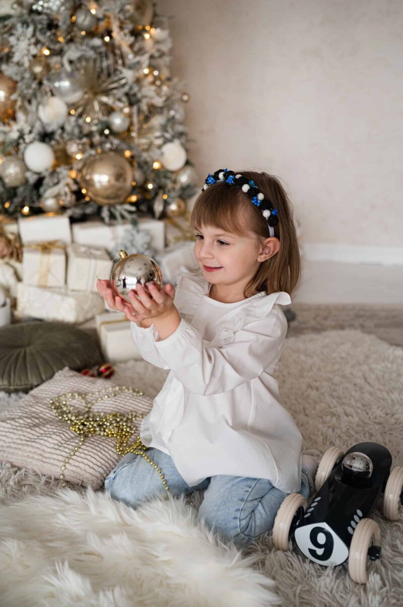 Sini-must-valge lilledega peavõru