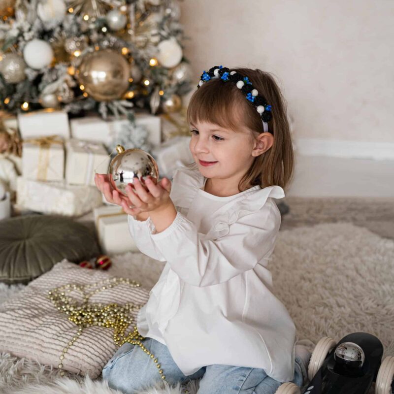 Sini-must-valge lilledega peavõru