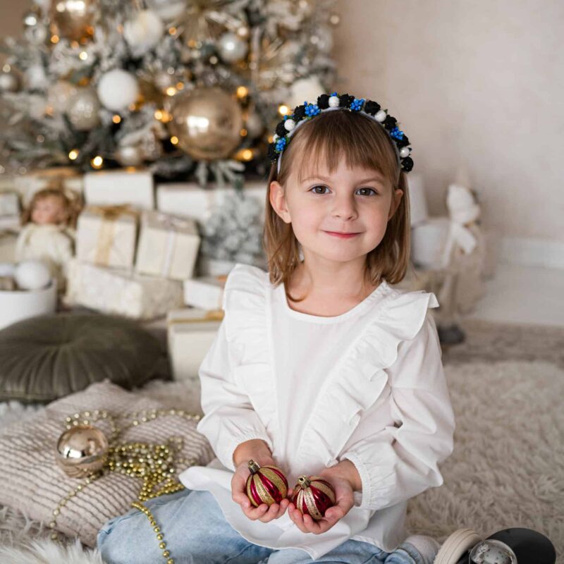 Sini-must-valge lilledega peavõru