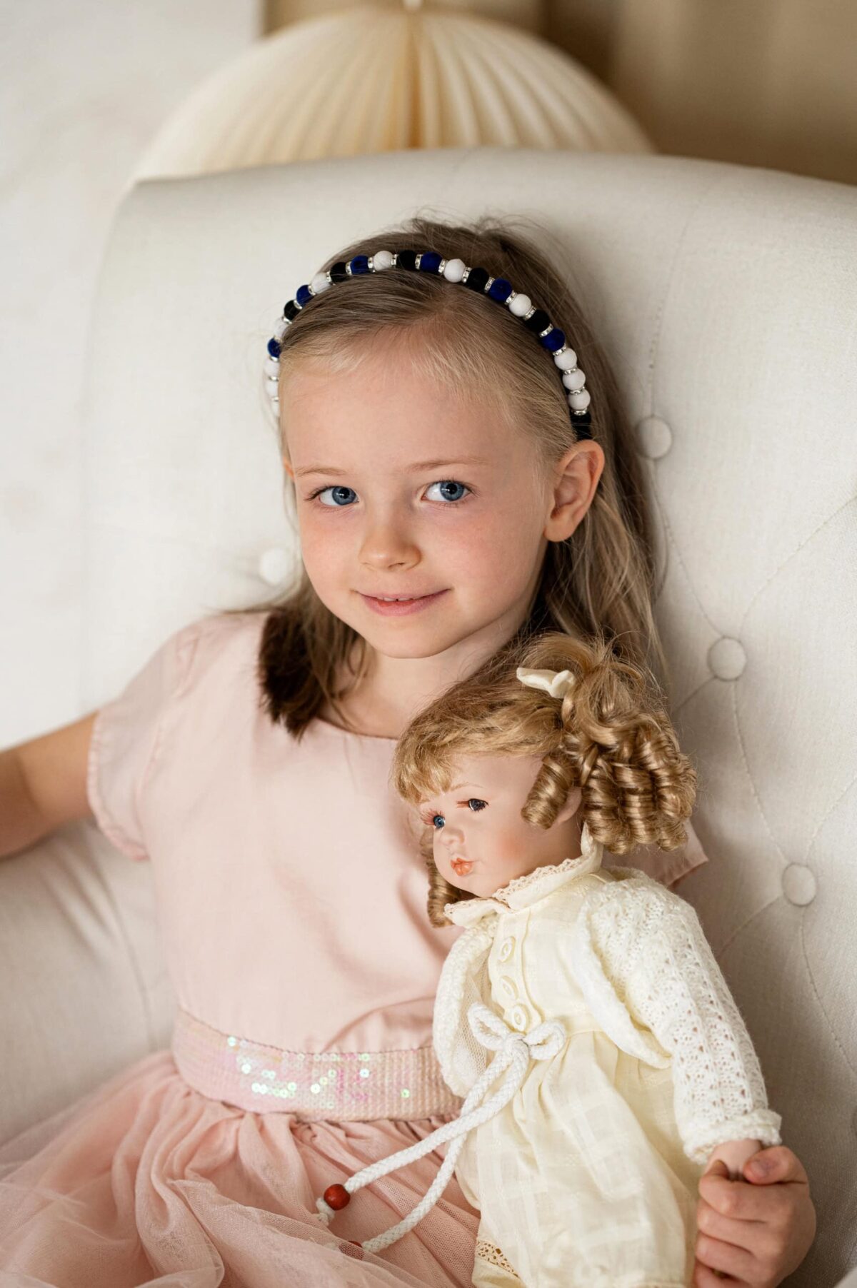 Pärlitega peavõru sini-must-valge