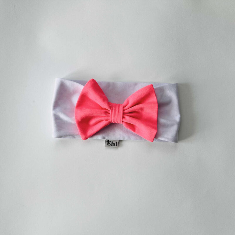 Valge peapael neoonroosa lipsuga