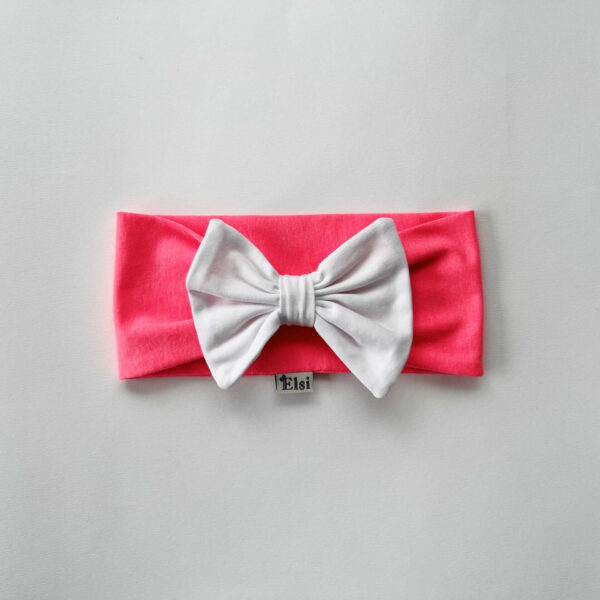 IMG_7738 Neoonroosa peapael valge lipsuga