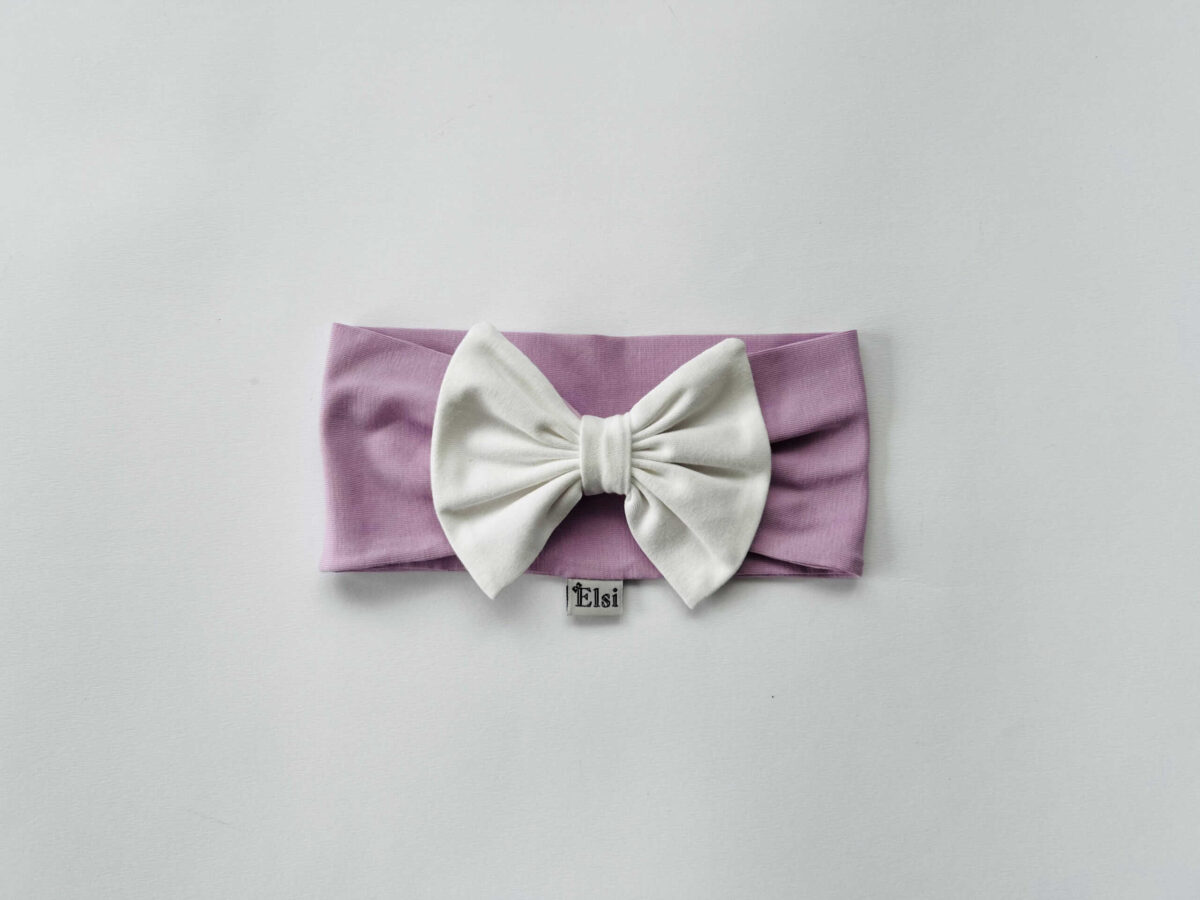 Lilla peapael valge lipsuga