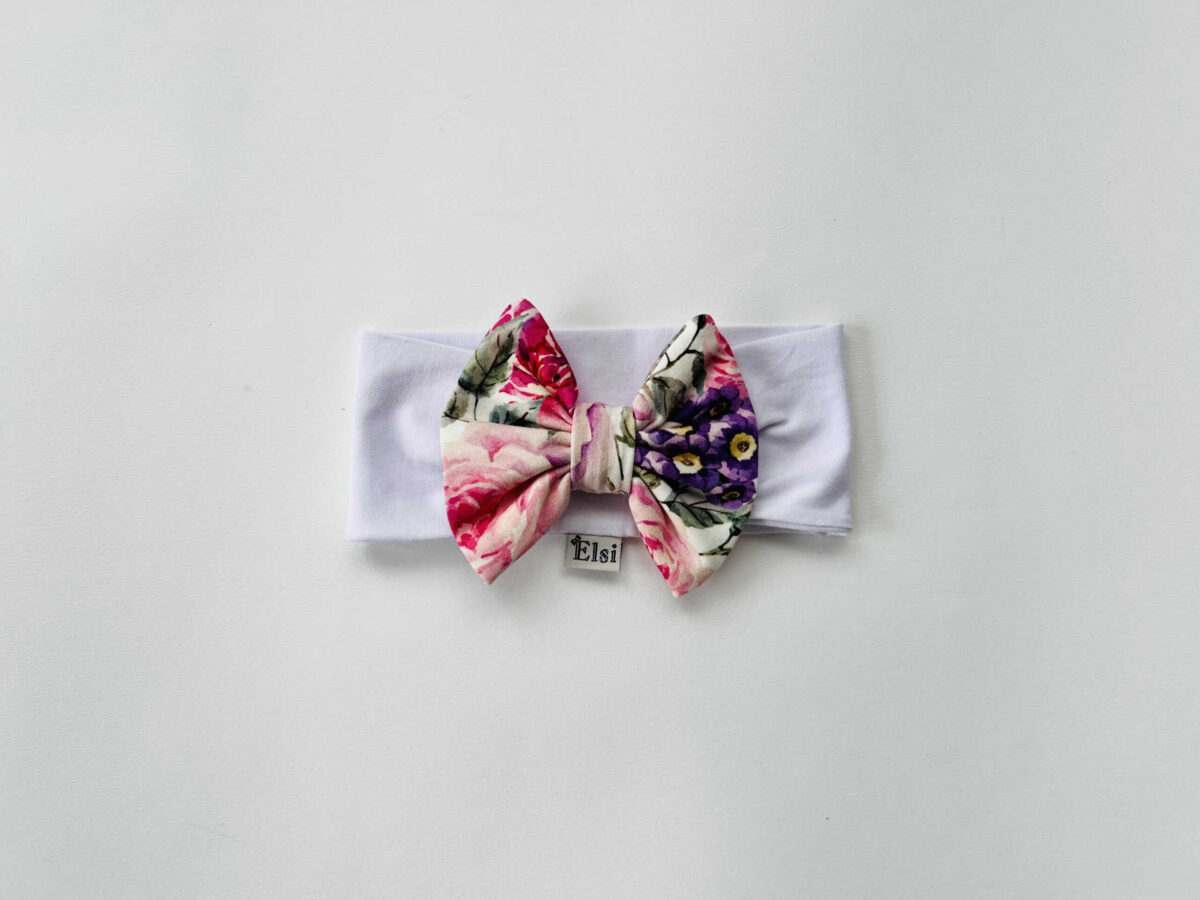 Valge peapael lillelise lipsuga