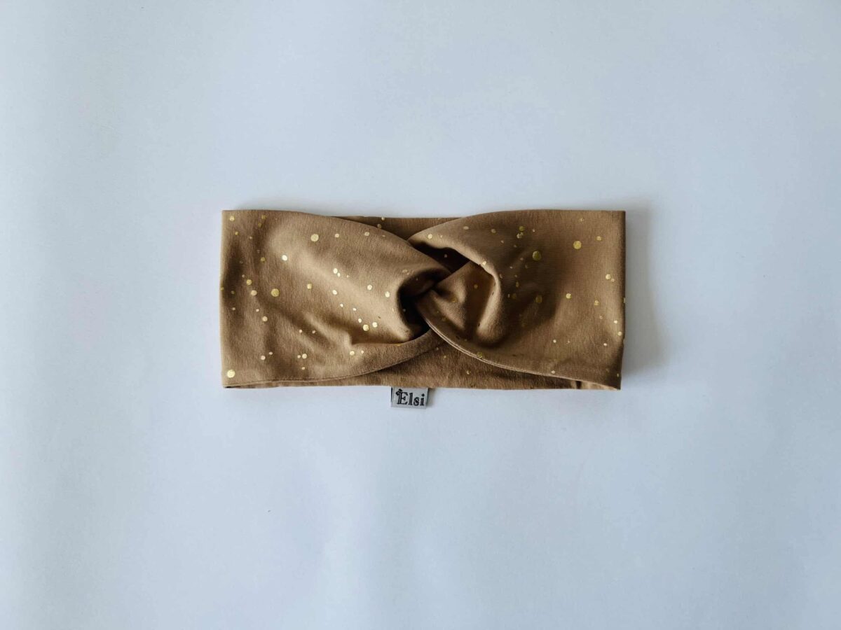 Sinepil kuldsed täpid