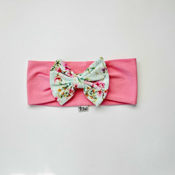 Roosa peapael mündil roosad lilled