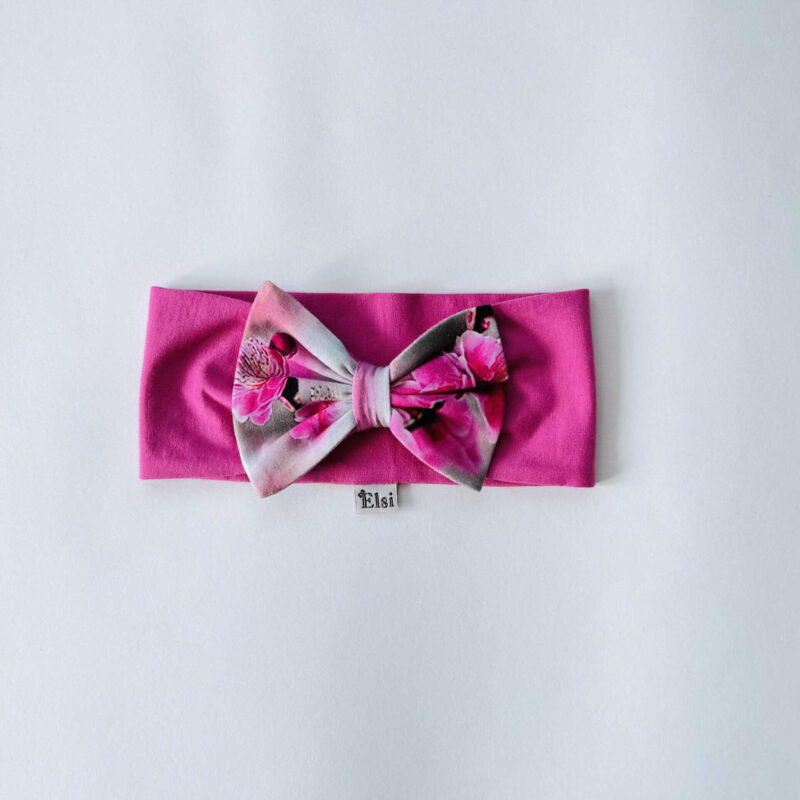 Tumeroosa peapael lilledega